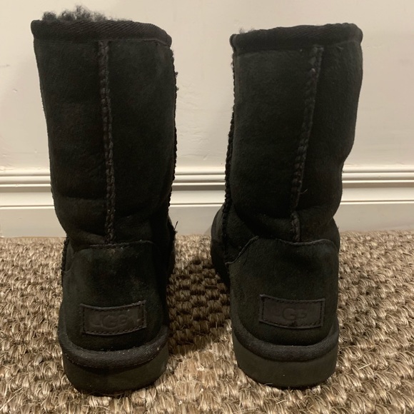 Ugg Classic Short Boot Black Size 7. - Picture 3 of 6